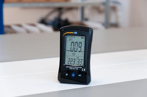 El medidor de calidad del aire en un laboratorio